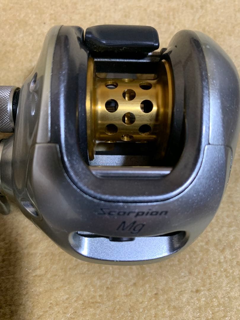 美品　Scorpion Mg 1000 ベイトリール