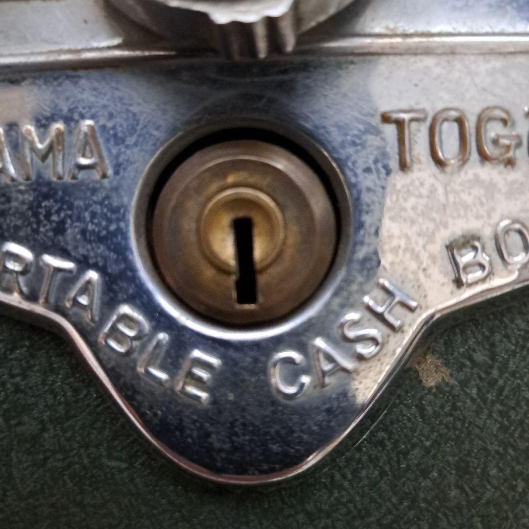 レトロ・アンティーク手提げ金庫 YAMATO CASH BOX 　カギ付き