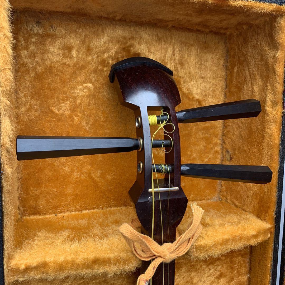 中古★津軽三味線 紅木 丸打胴 一本樋 中棹 ハードケース付き★