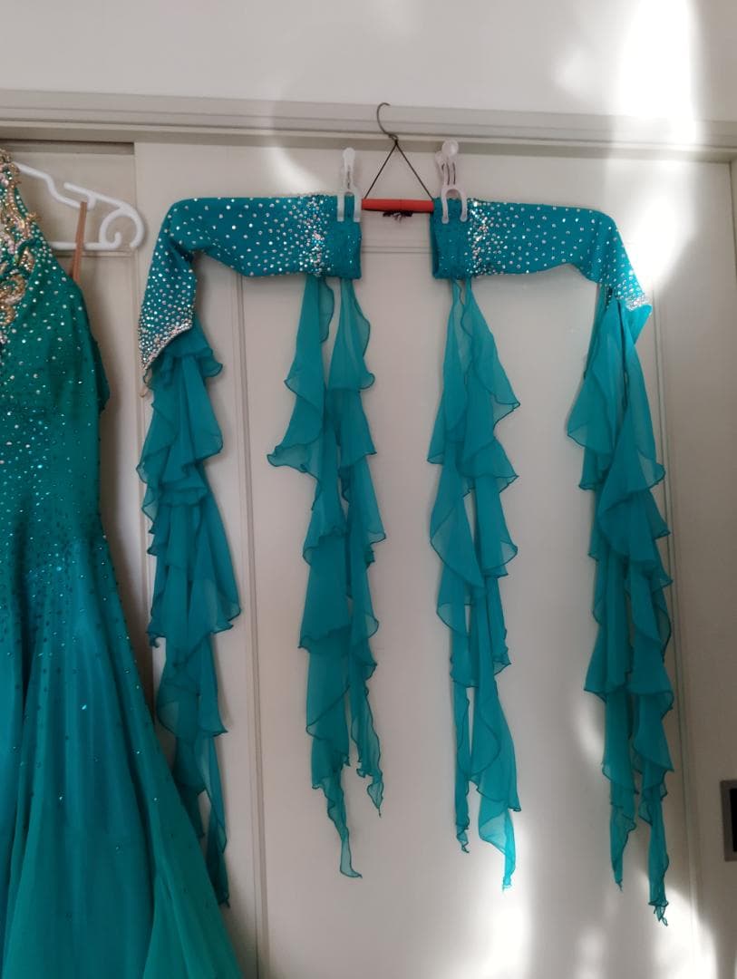 社交ダンスドレス ターコイズ ビーズ装飾付き