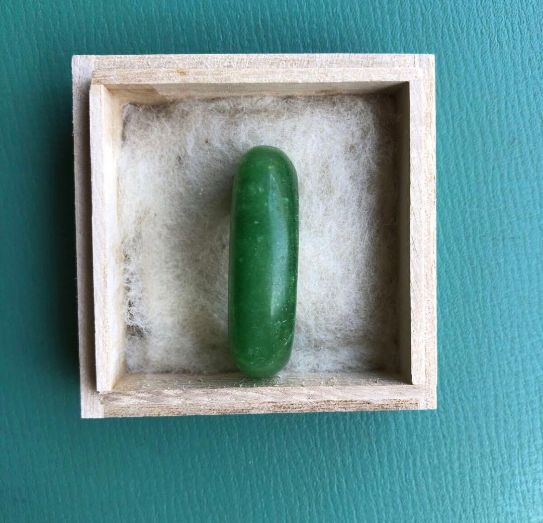 勾玉　（j）　箱付き