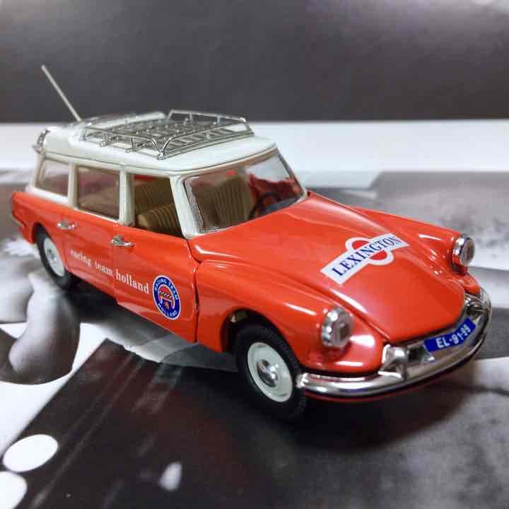 ミニカー CITROEN ID 19 BREAK 1958
