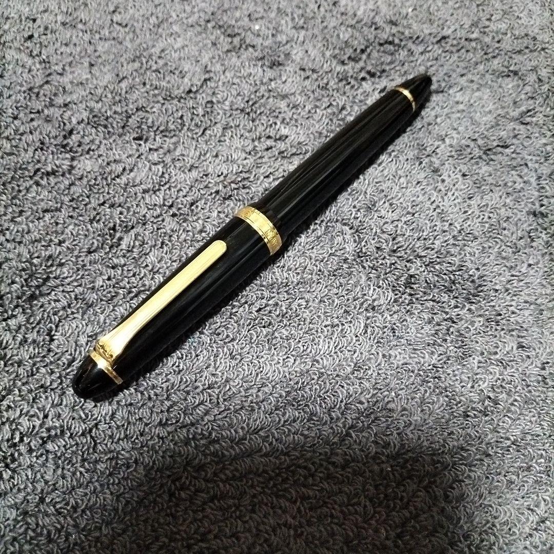 14K SAILOR 黒色プラスチック万年筆 金色装飾