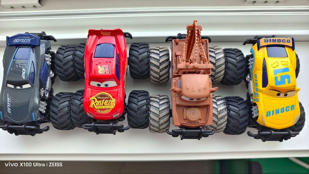 【新品】 カーズ モンスタートラック 8台セット ラミレス メーター ストーム