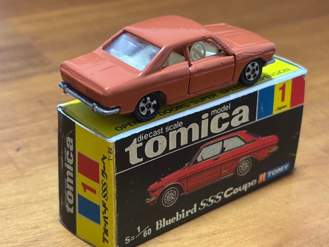 最初期　黒箱トミカ ブルーバード SSS クーペ　サファリレッド　アイボリー内装