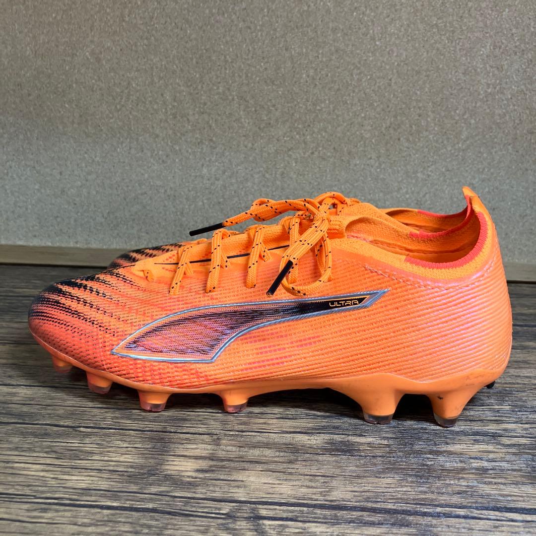 （K26136）★美品★ ウルトラ 6 アルティメット 24.5㎝ サッカー