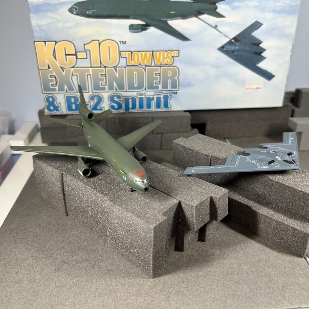 1/400 ドラゴン KC‐10 エクステンダー＆ B-2 スピリット セット