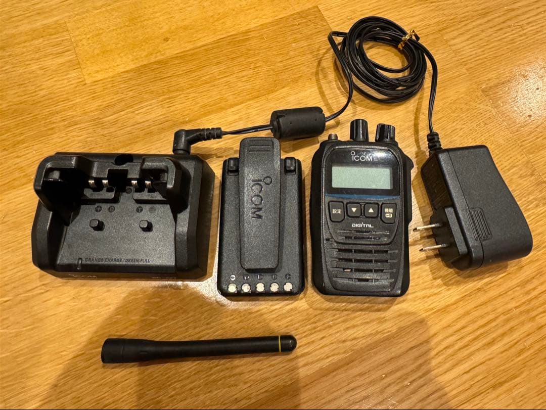 【IC-DPR7BT同等】IC-D70DBT デジタル簡易無線登録局 充電器付き