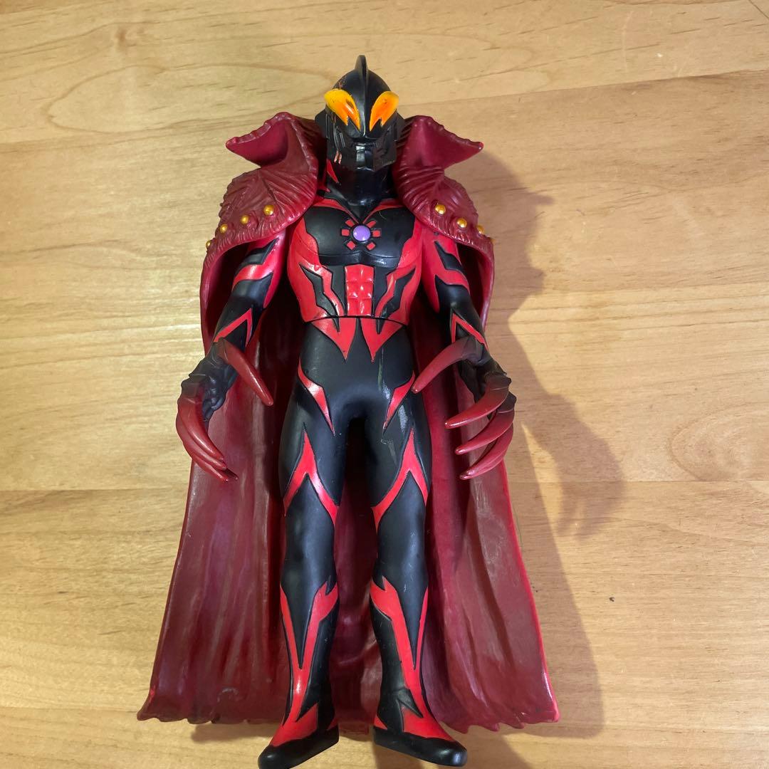 ウルトラマンフィギュア　カイザーベリアル