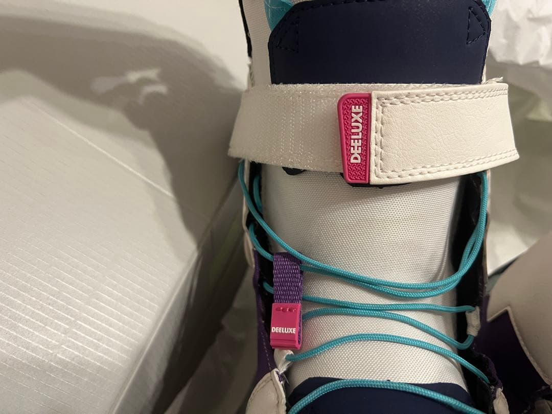 女性用スノーボードブーツ DEELUXE ホワイト/パープル