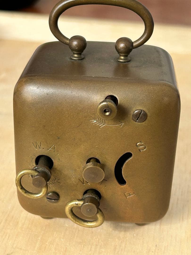 ドイツ製のヴィンテージ小型機械式目覚まし時計マウテ (Mauthe) 稼働