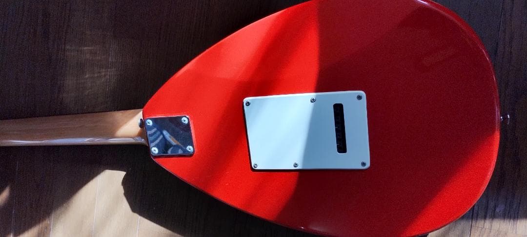 古着屋ポエジー　VOX ティアドロップ型 ボディギター