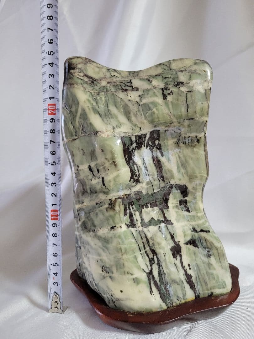 天然石　緑と黒の模様 木製台座付き