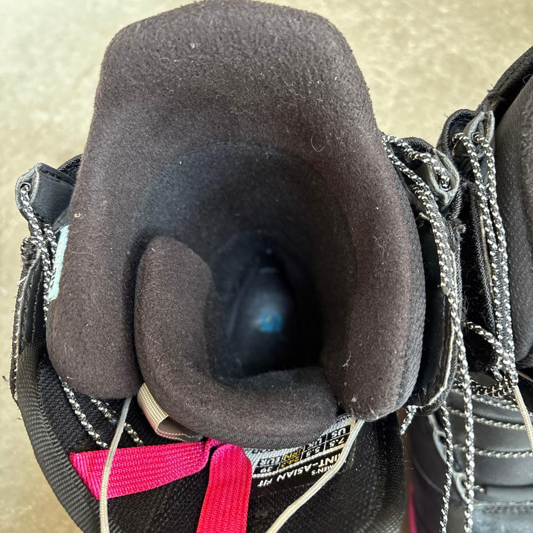 Burton MINT ASIAN FIT女性用スノーボードブーツ