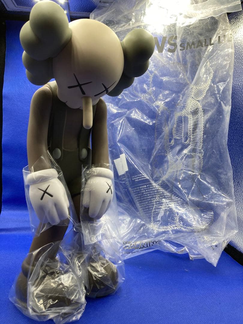 ま*あ様 メディコムトイ Kaws Small Lie