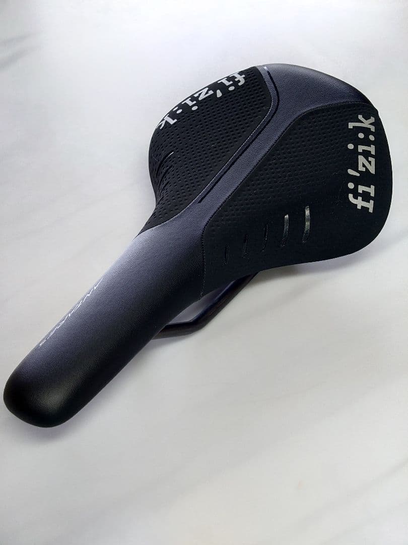 美品 fi'zi:k ANTARES R3 k:ium フィジーク アンタレス