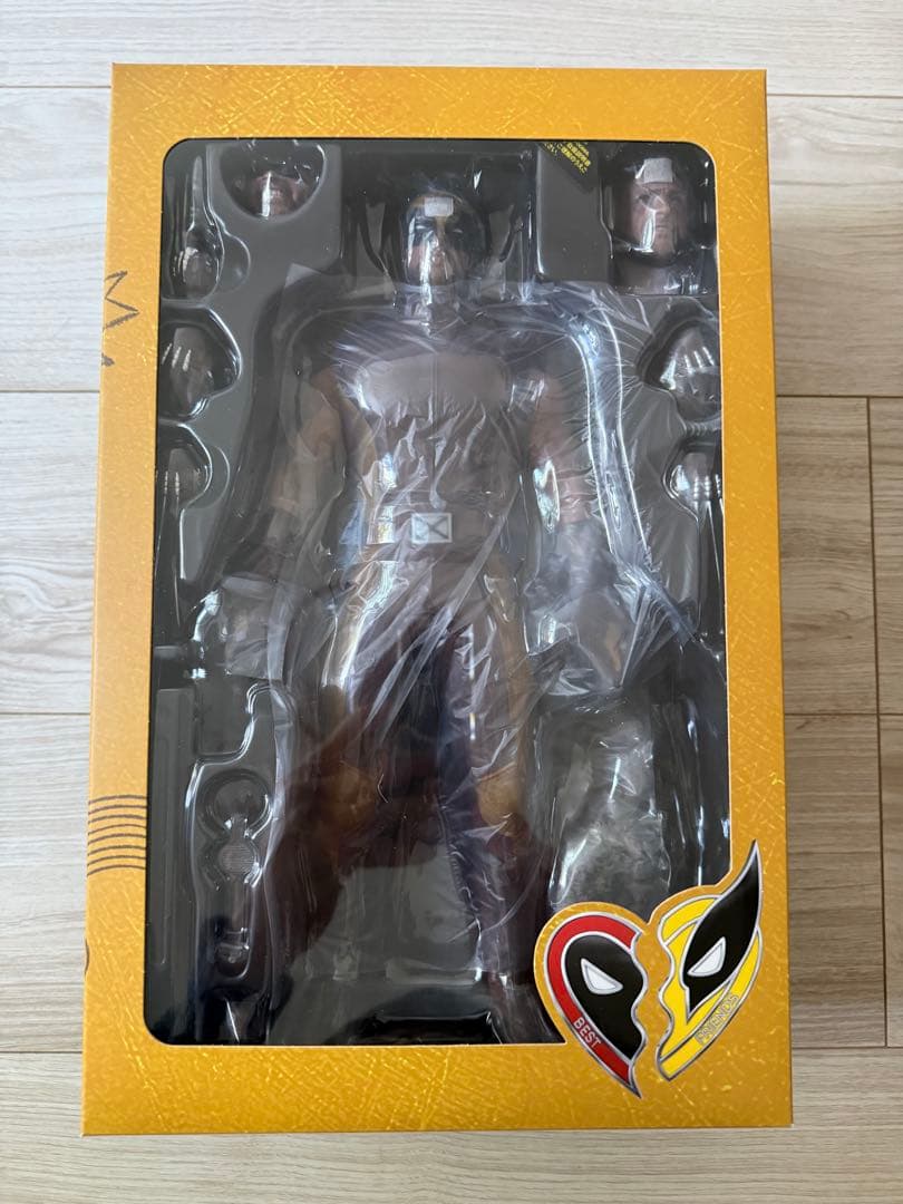 ホットトイズ MMS831 ウルヴァリン（ブラウンスーツ）限定版