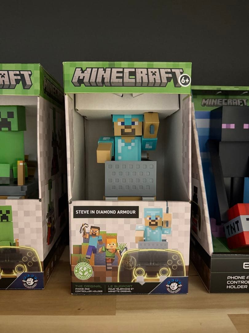 ダイヤモンド装備スティーブ コントローラースタンド マインクラフト ケーブルガイ