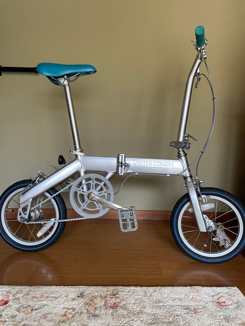 ベネトン折りたたみ自転車(アルミ製・１２インチ。レアもの)+キャリーバッグ