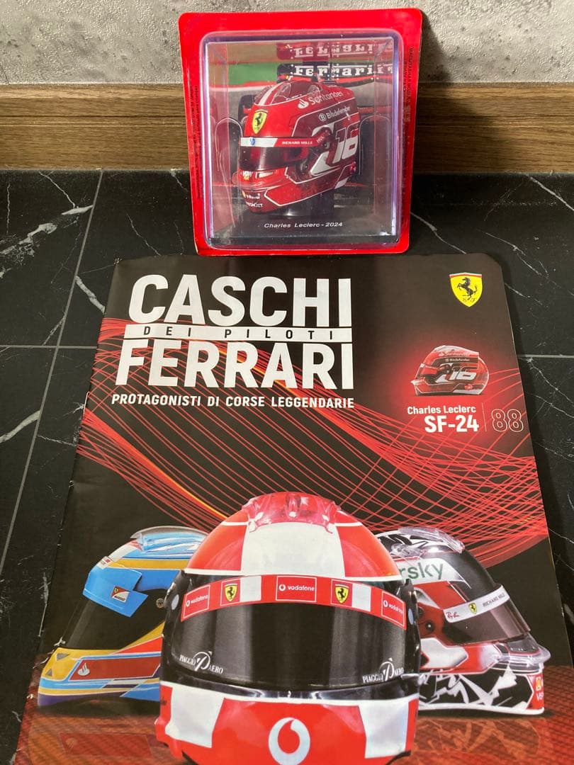 大人気　日本未発売　ビッグスケールF1コレクション　ルクレール　ヘルメット