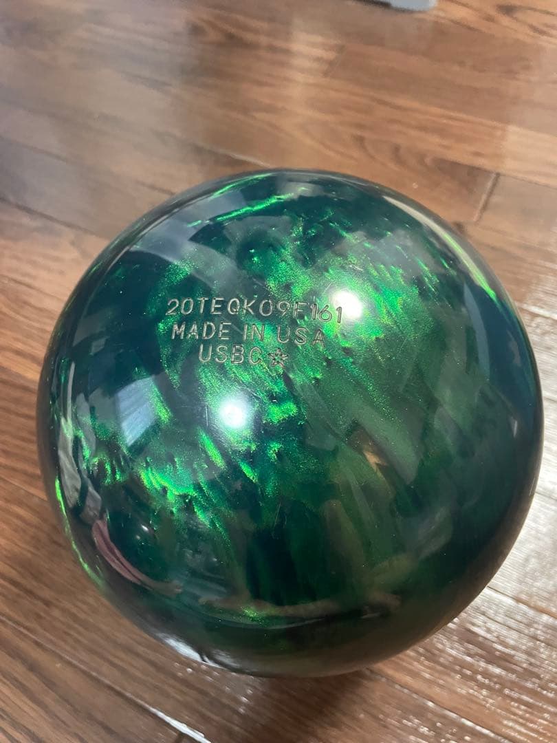 ボウリングボール IQ エメラルド
