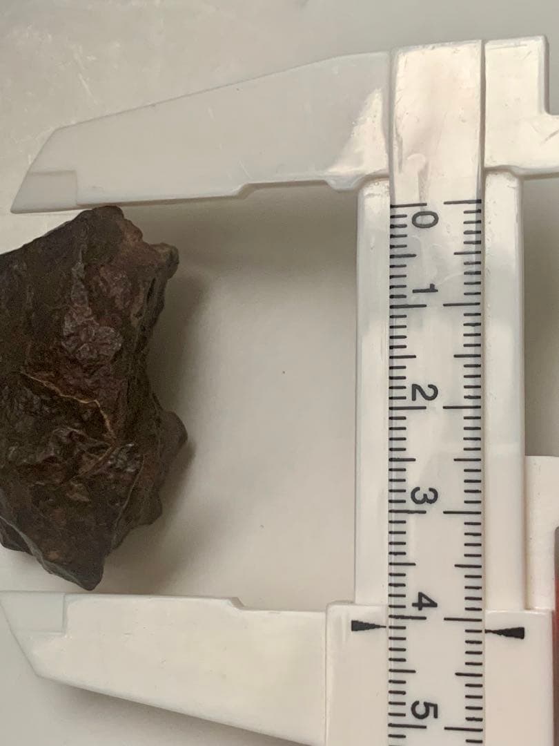 世界最古の石　46億年前の隕石コンドライト　太陽系最古の隕石　石質隕石　鉄隕石