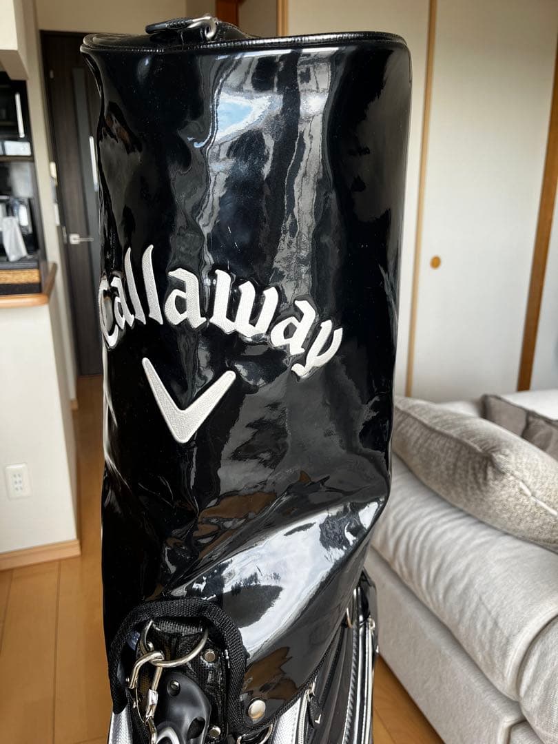 美品キャロウェイ　ド迫力大きめキャディバッグ　エナメル　9型　ブラック×シルバー