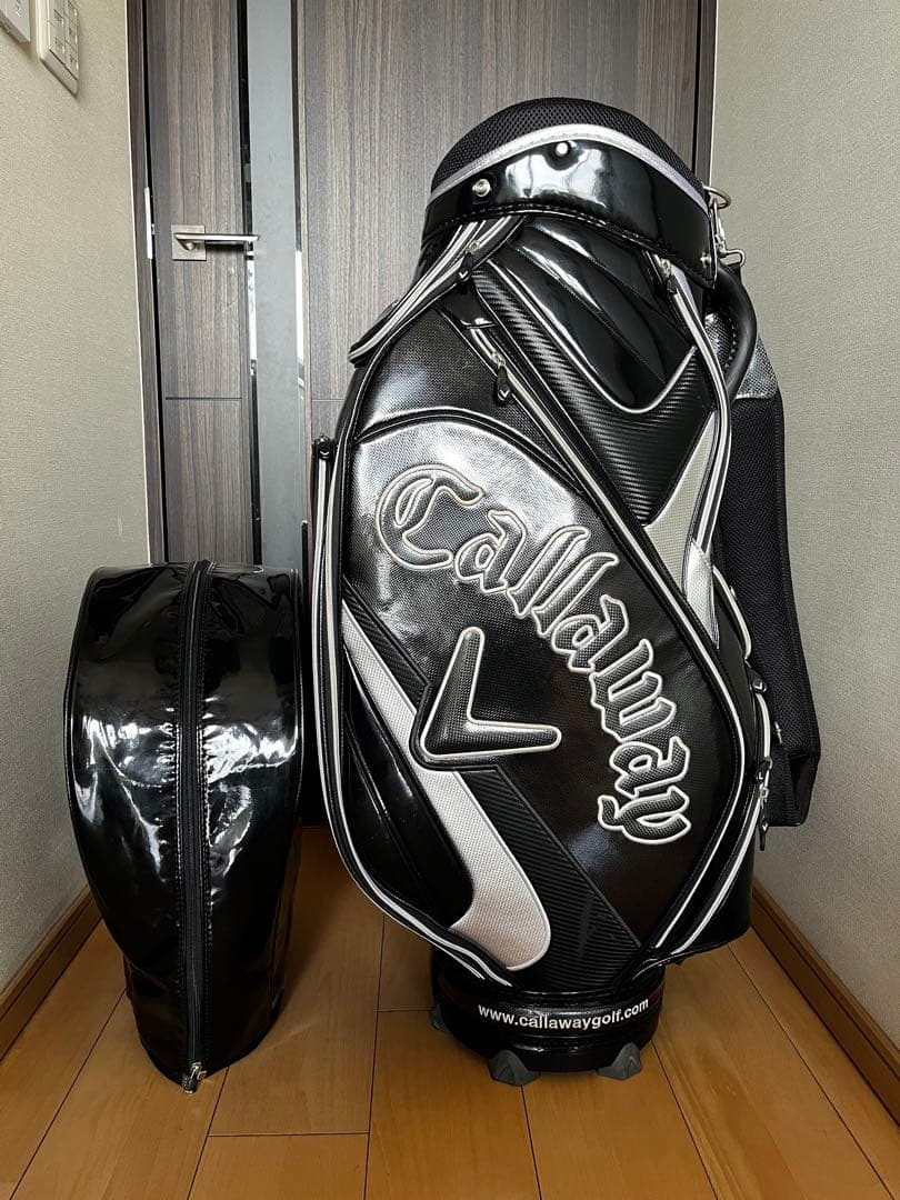 美品キャロウェイ　ド迫力大きめキャディバッグ　エナメル　9型　ブラック×シルバー