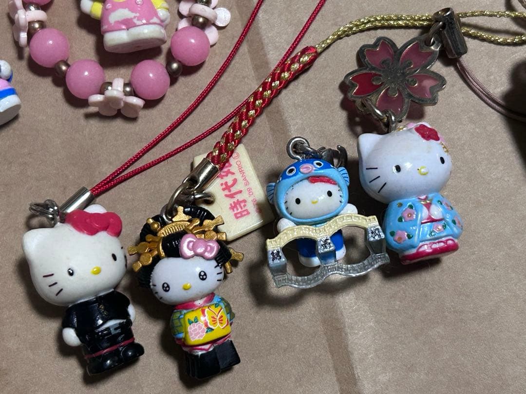 ご当地キティ等 根付け ストラップ、ファスナーチャーム まとめて