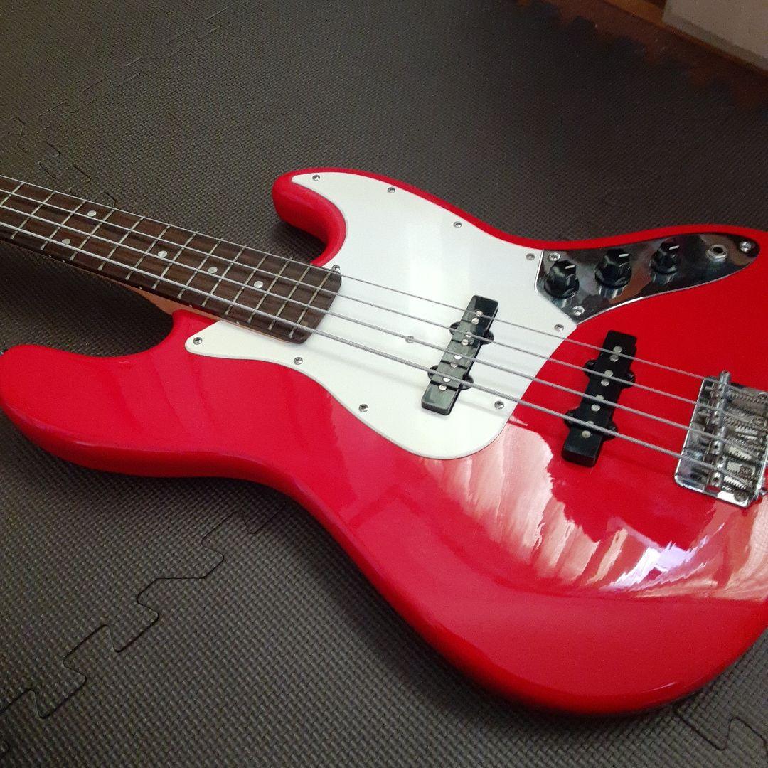 レジェンド　ベースギター　渋いレッド色