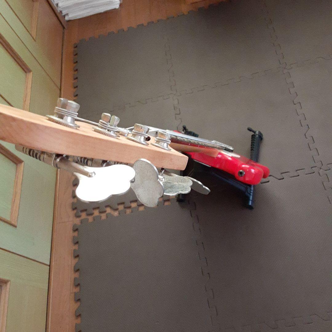 レジェンド　ベースギター　渋いレッド色