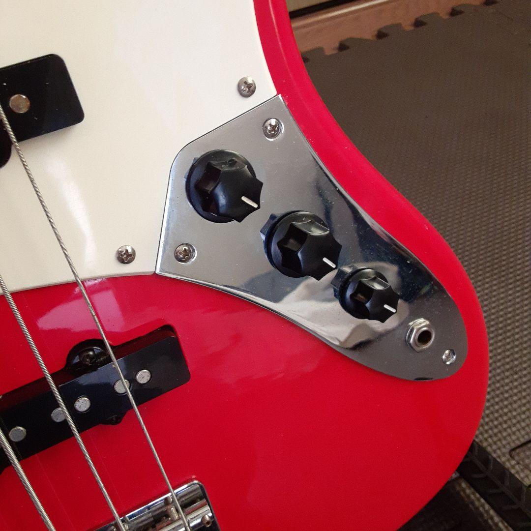 レジェンド　ベースギター　渋いレッド色