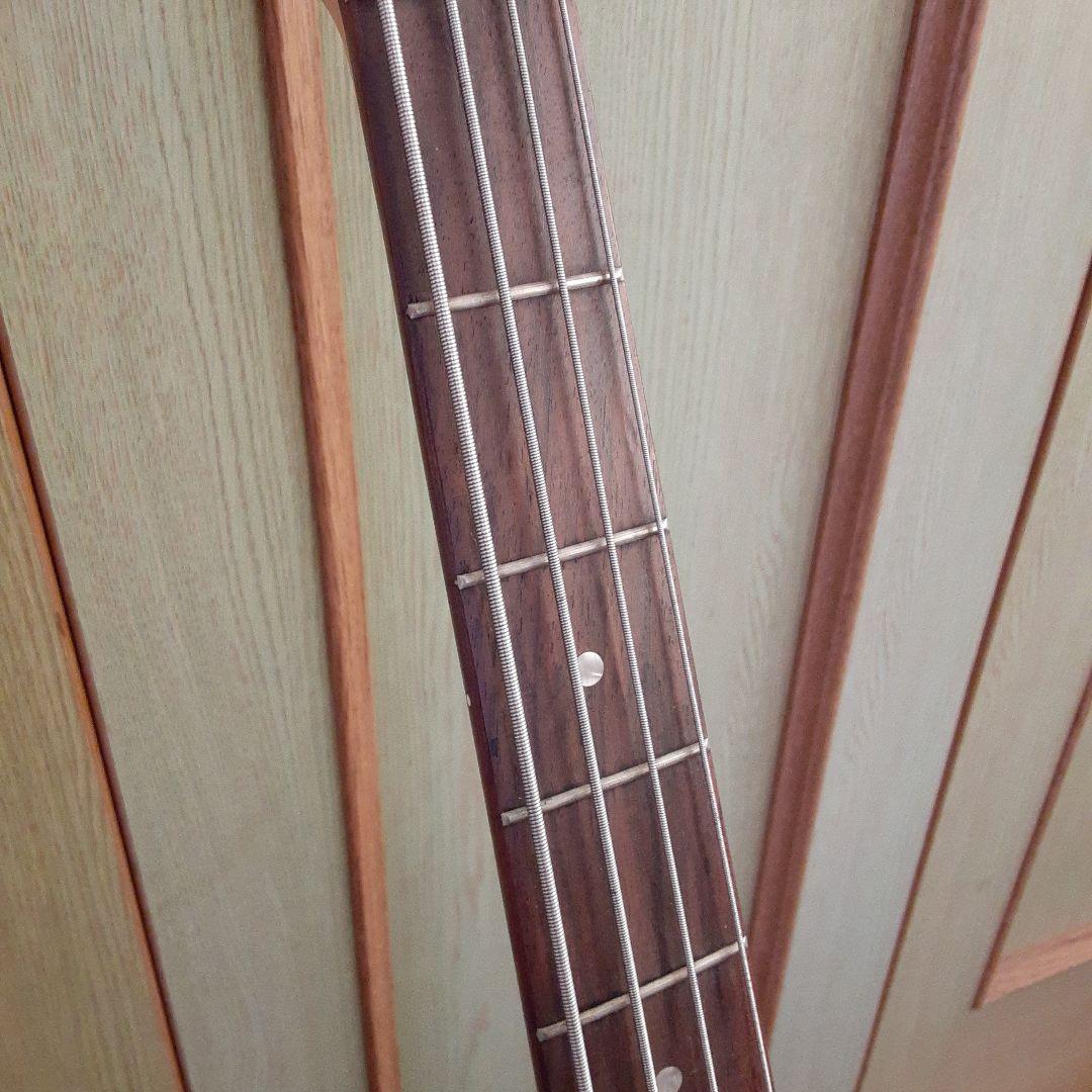 レジェンド　ベースギター　渋いレッド色