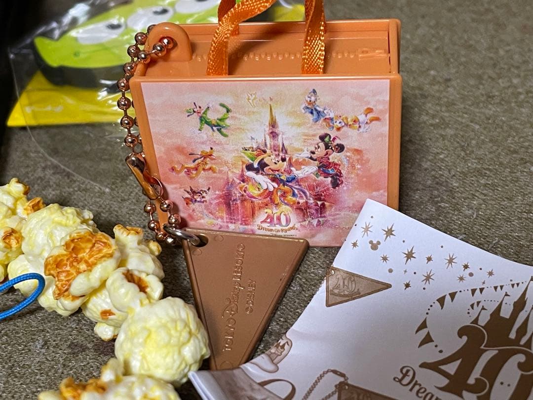 ディズニー公式　ガチャ　キーホルダー　ショー　アトラクション　ポップコーン