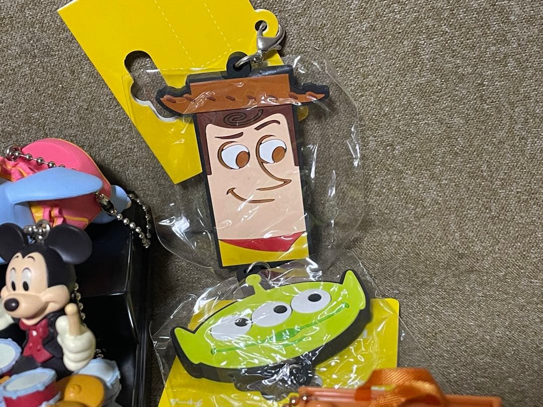 ディズニー公式　ガチャ　キーホルダー　ショー　アトラクション　ポップコーン