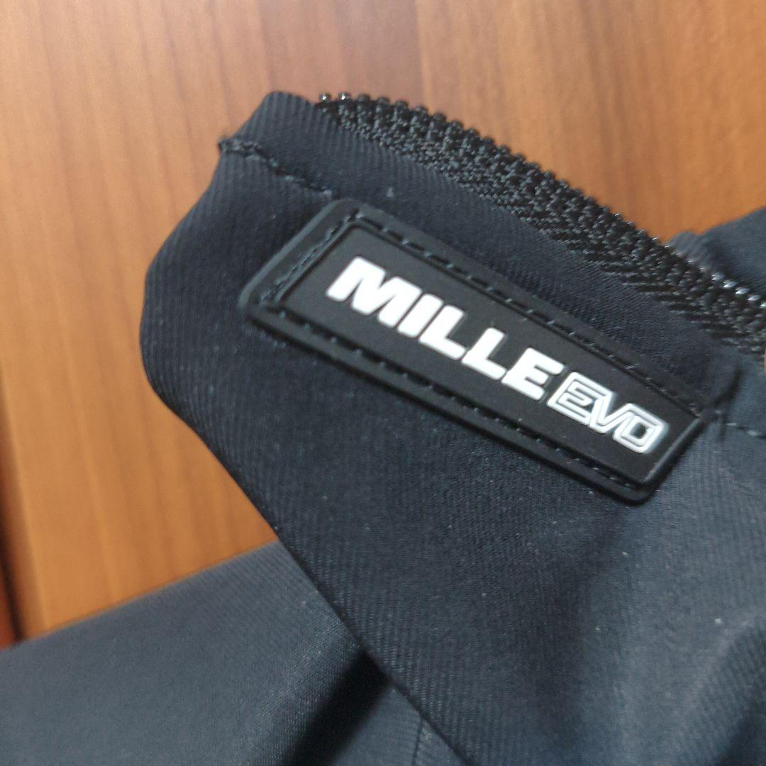 assosアソス　Lサイズ厳冬期ウェア　-4〜8℃