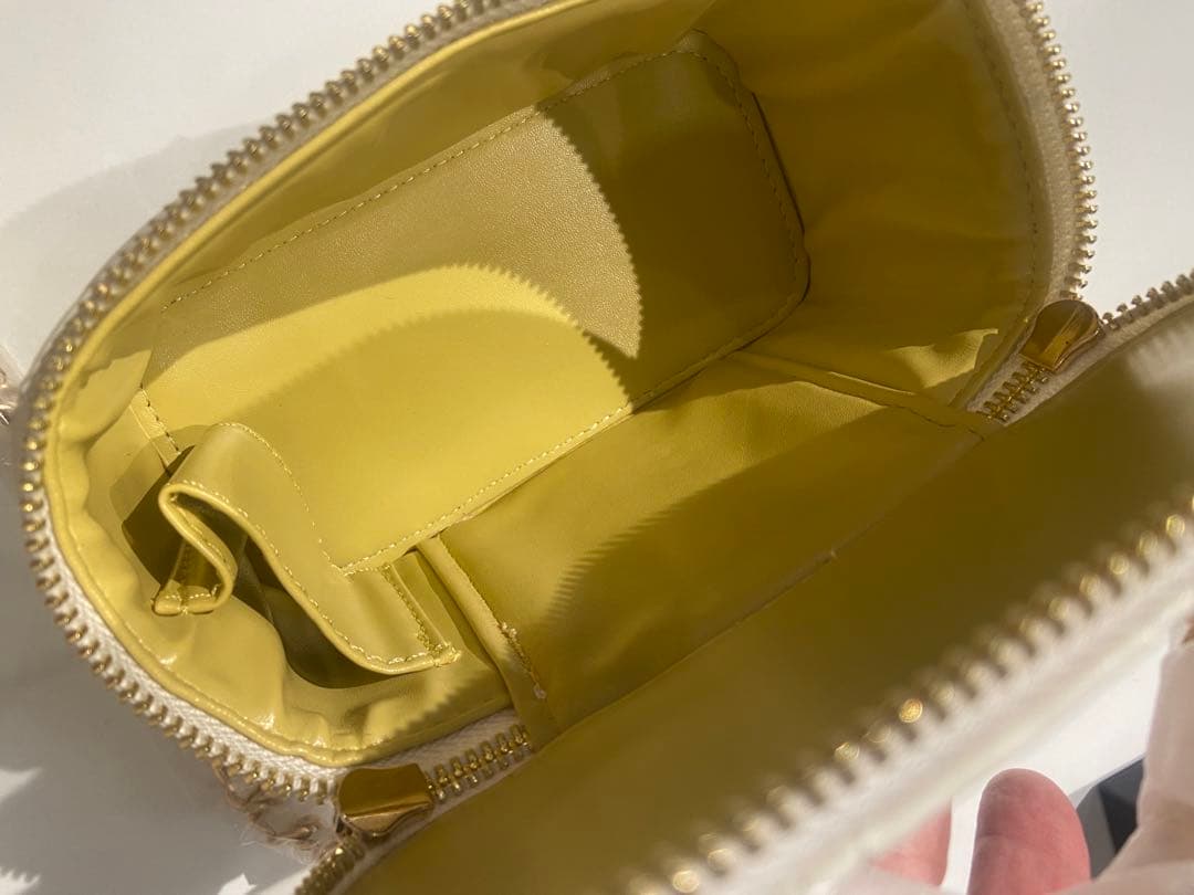 シャネル　ラインストーンハンドルチェーンショルダーバッグホワイト　ノベルティ