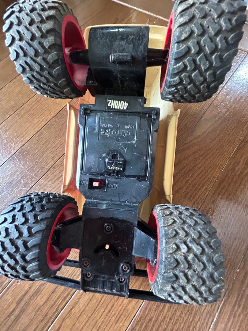 トヨタ　ランドクルーザー１００　ジャンク品　ラジコン　４✖️４　1／１８スケール