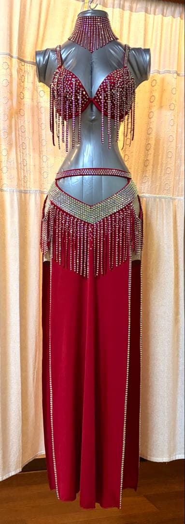 ベリーダンス衣装 / Mサイズ / 赤 / ブラ・スカート・チョーカー3点セット