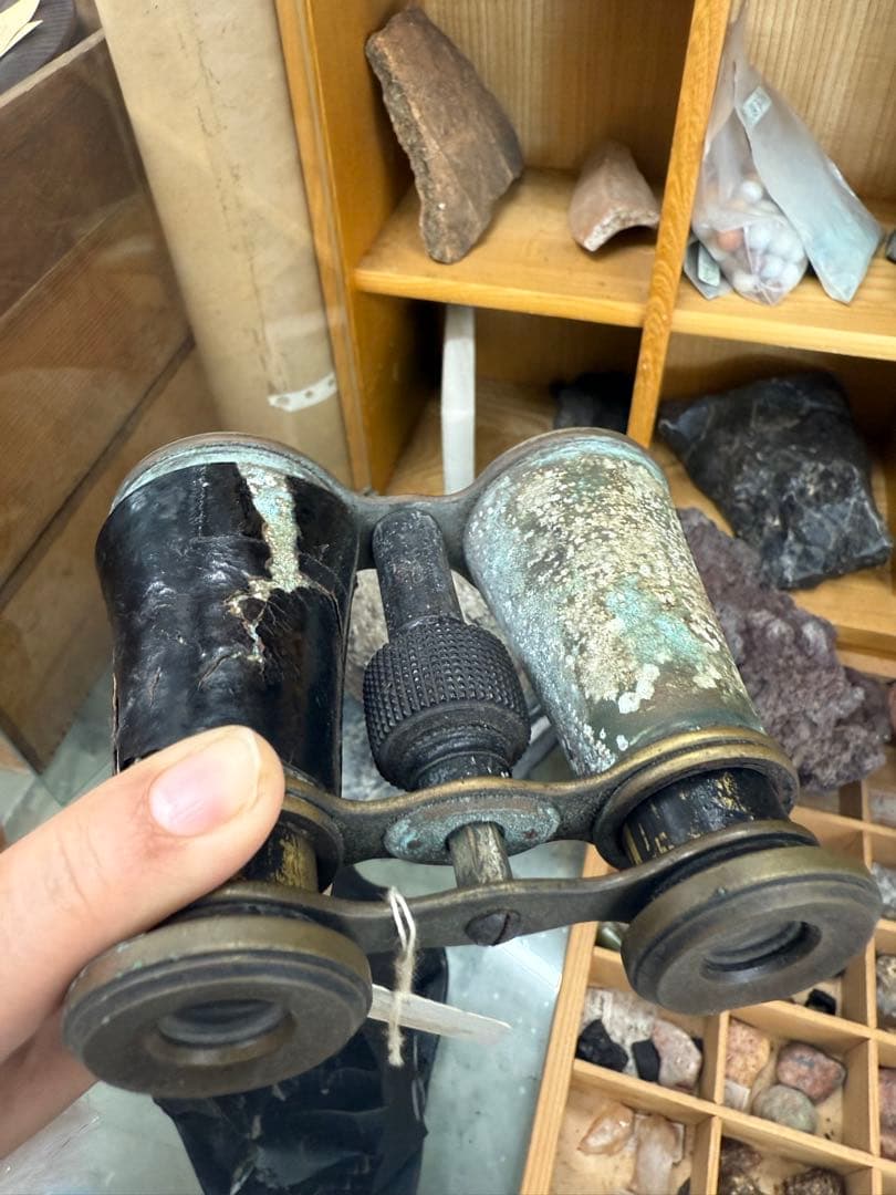 クラシック双眼鏡 経年劣化あり