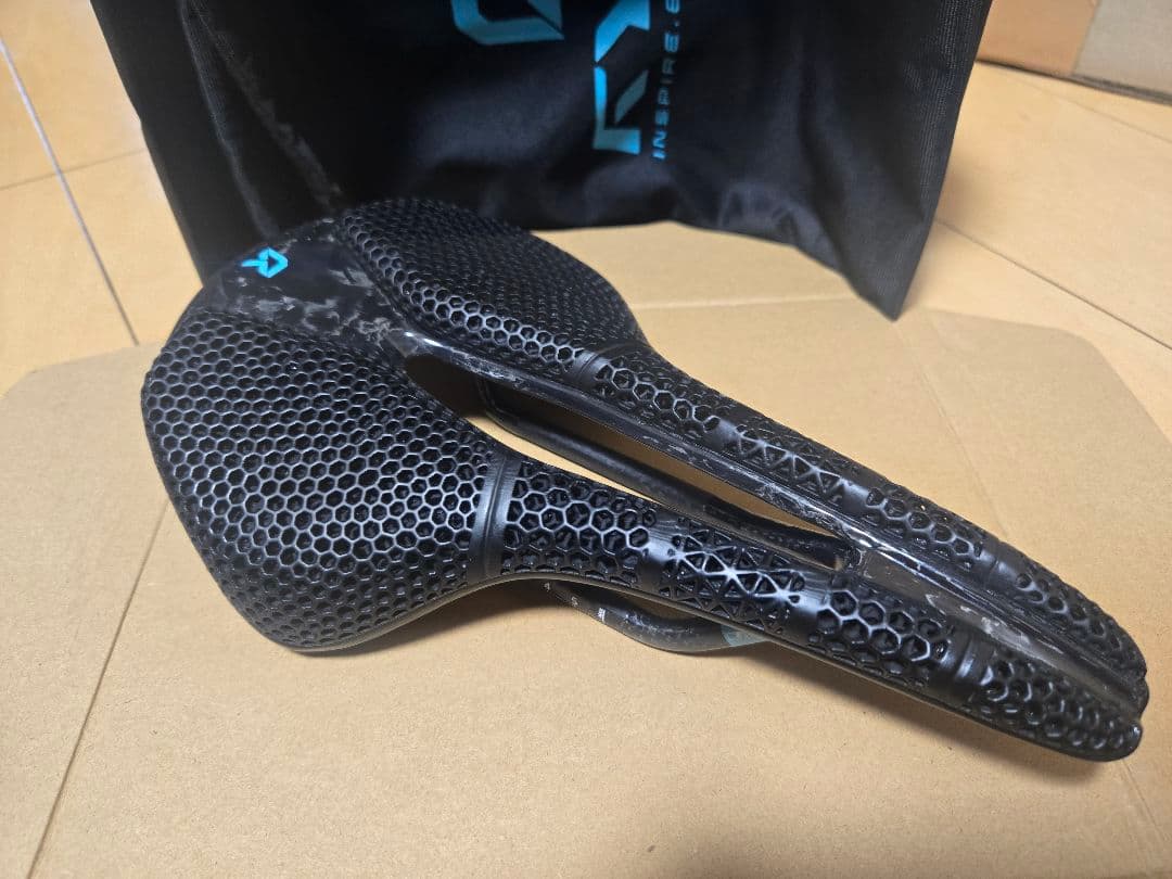 RYET 3D カーボンサドル RT07 収納袋付き