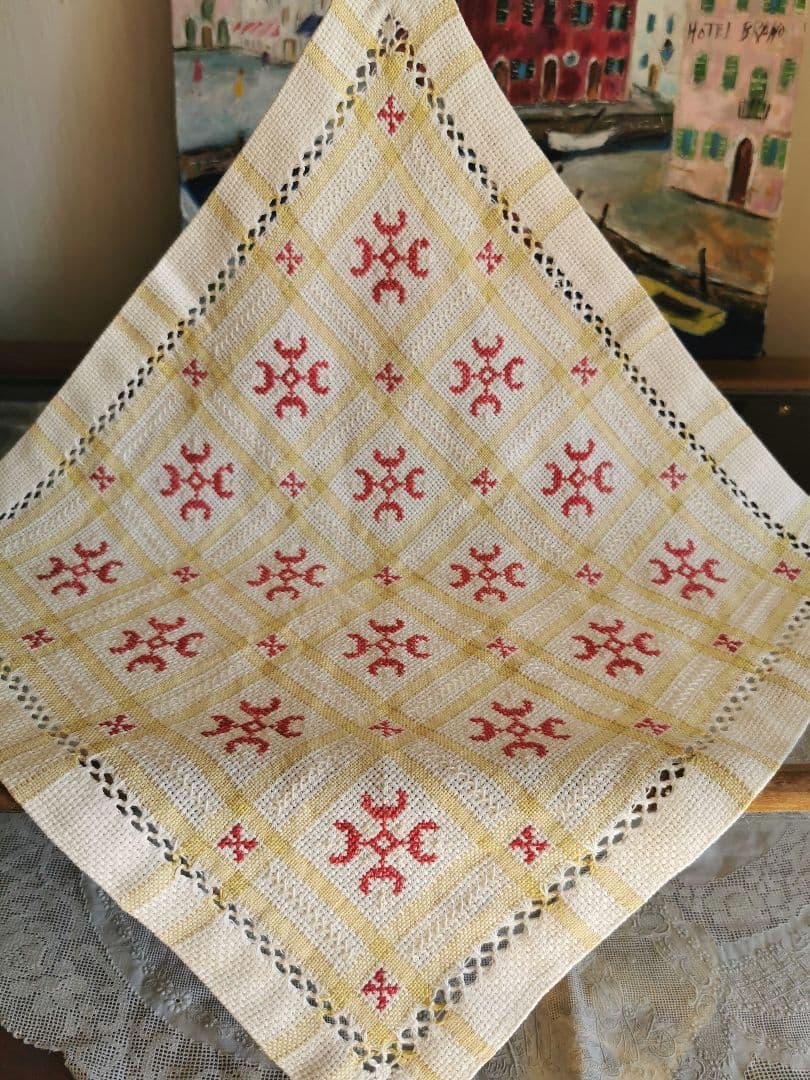 アンティークフランス購入 北欧ハーダンガー赤紅糸刺繍 ライム格子織リネンクロス