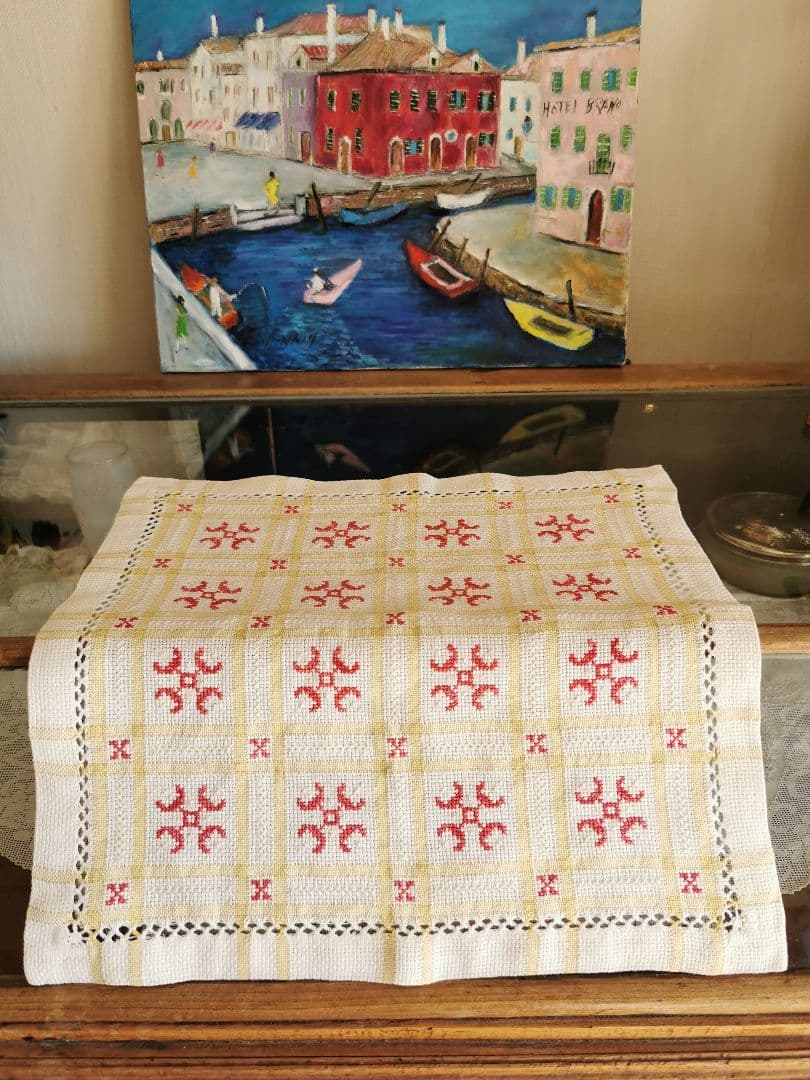 アンティークフランス購入 北欧ハーダンガー赤紅糸刺繍 ライム格子織リネンクロス