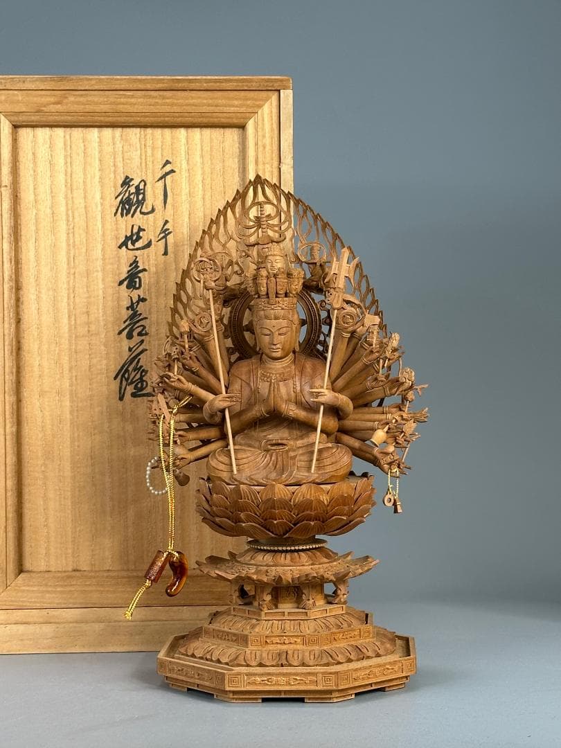 仏教美術　相国大龍　有馬頼底　白檀　細密木彫　千手観音像　共箱付　証明書付　美品