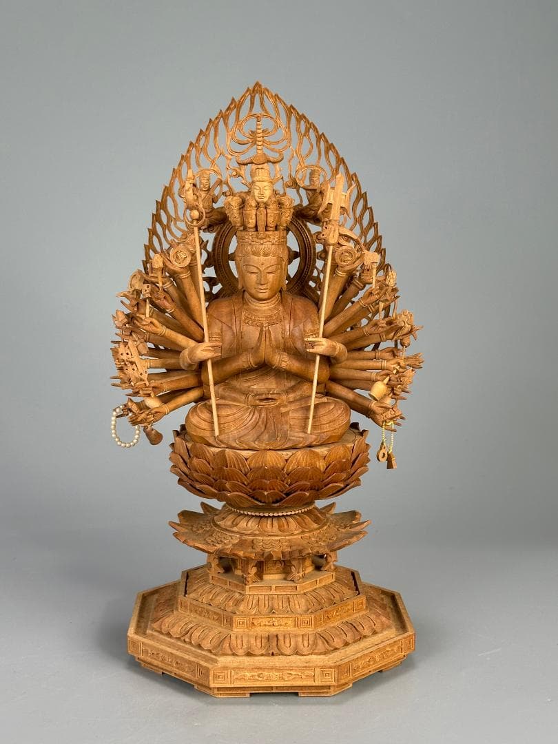 仏教美術　相国大龍　有馬頼底　白檀　細密木彫　千手観音像　共箱付　証明書付　美品