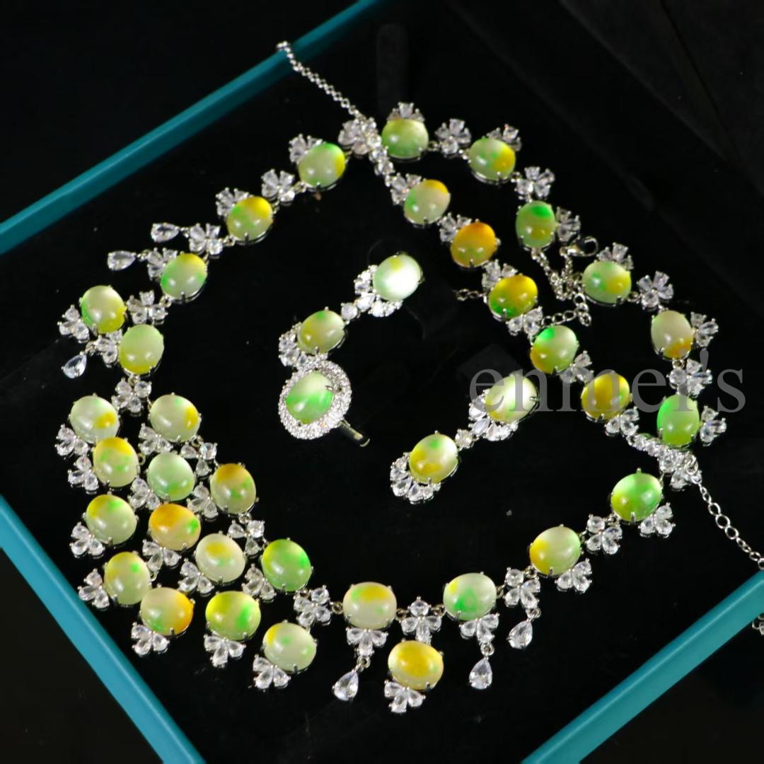 翡翠ジュエリーセット 高氷種 明緑 無傷精工彫り 4点セット 贈答 観賞 天然石