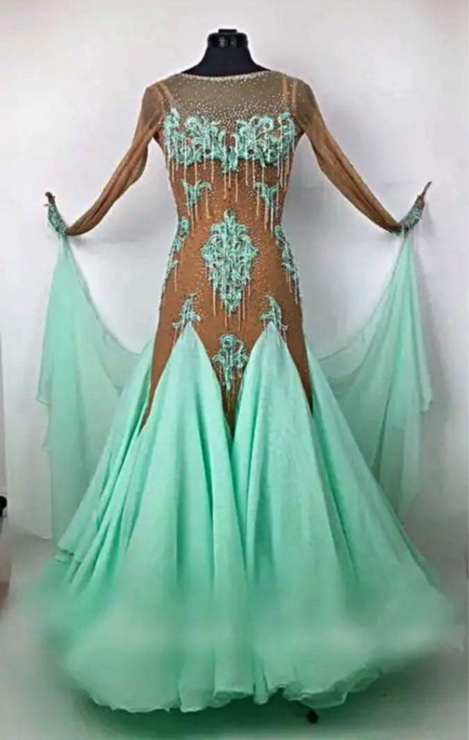 クリスアン製 (ナターシャカラベイ着用) スポンサドレス