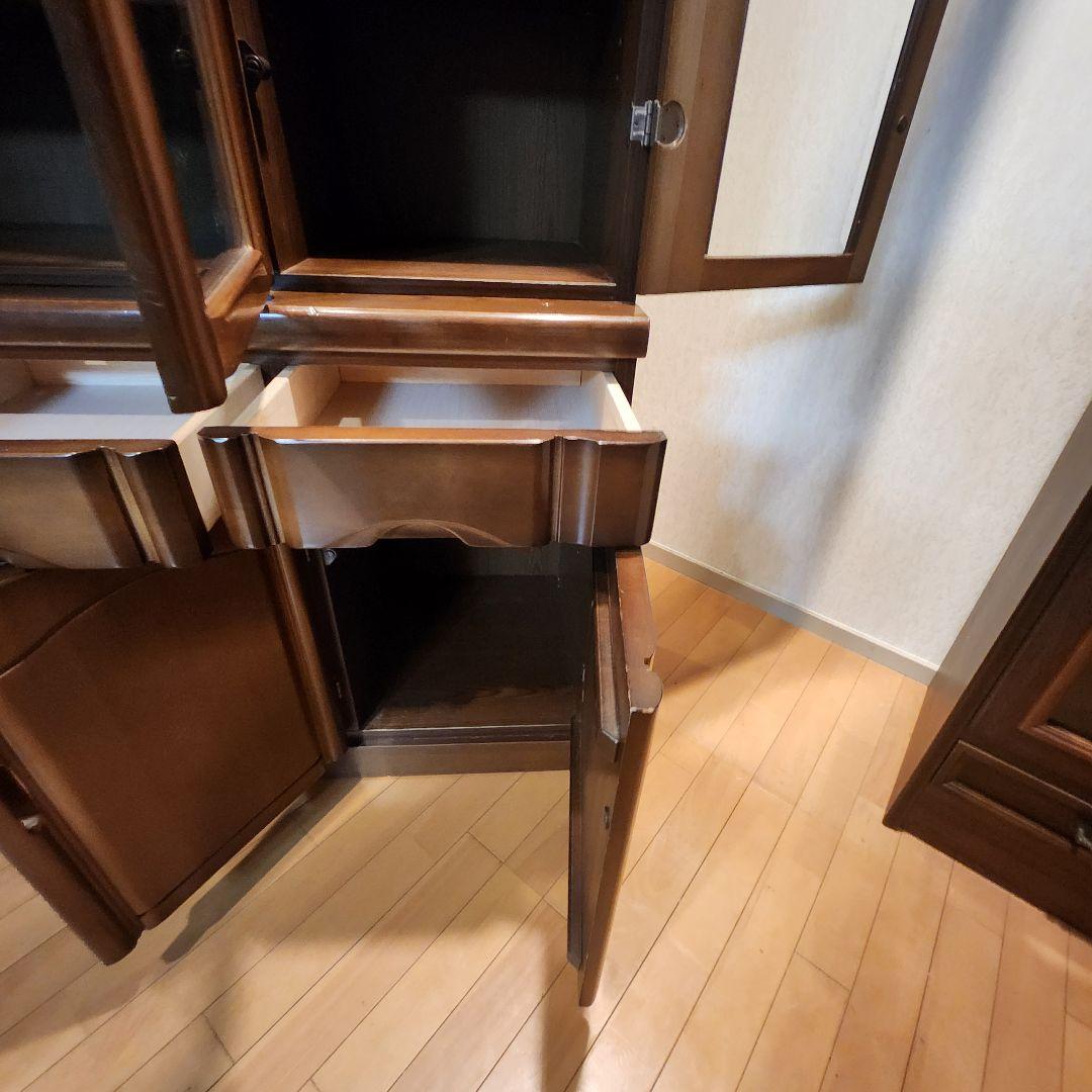 【直接引取】木製ブラウンキャビネット ガラス扉付き