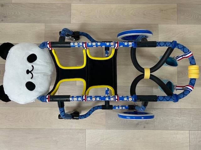 犬用車椅子、柴犬用４輪車、犬の車椅子