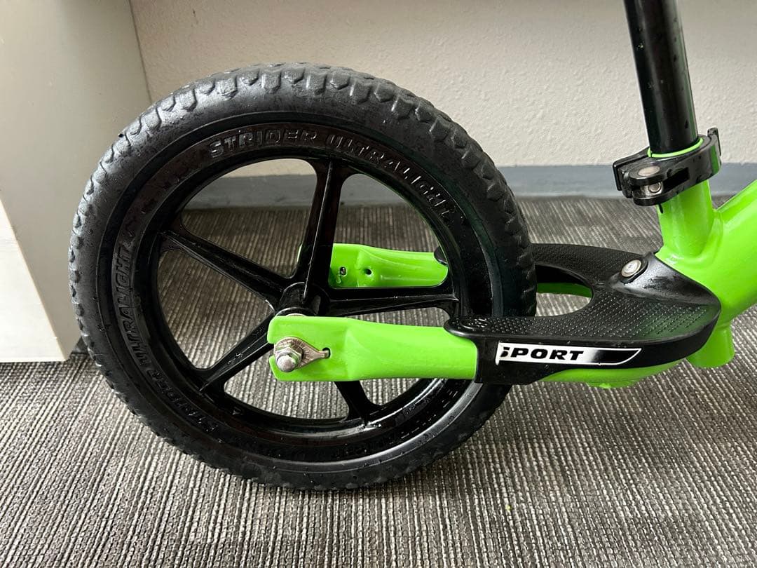 ストライダー スポーツモデル 12インチ グリーン